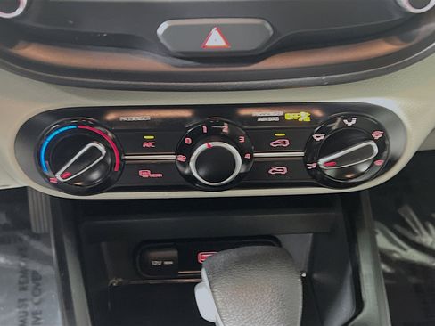 Used 2022 Kia Soul LX FWD image 23