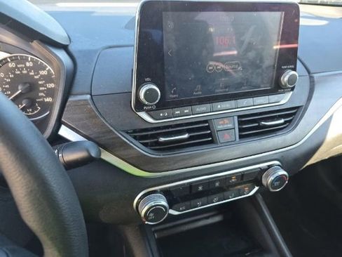 Used 2025 Nissan Altima 2.5 SV image 7