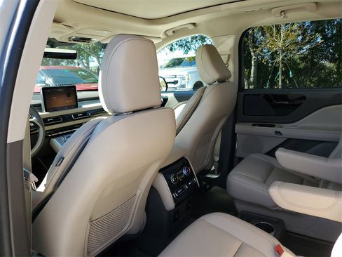 Used 2023 Lincoln Aviator 2WD w/ Premium Package image 10