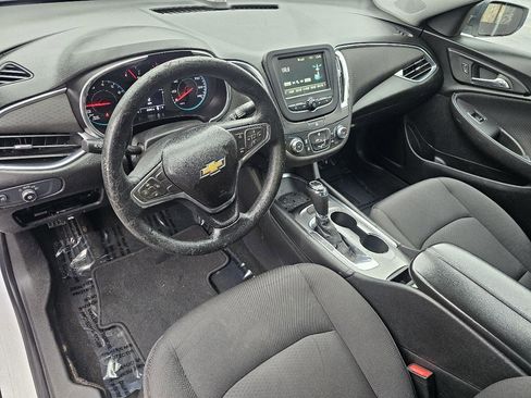 Used 2018 Chevrolet Malibu LT FWD image 18