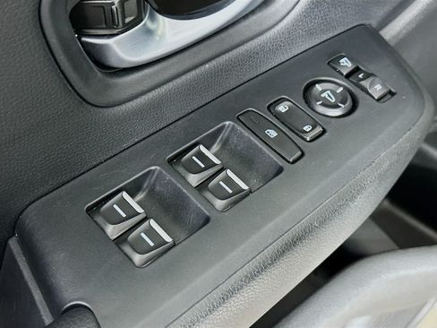 Used 2025 Honda Pilot TrailSport image 29
