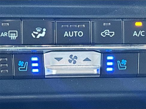 Used 2023 Ford F250 Lariat w/ Chrome Package image 23