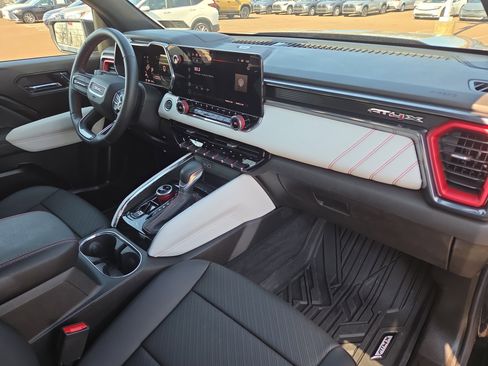 Used 2024 GMC Canyon AT4X image 18
