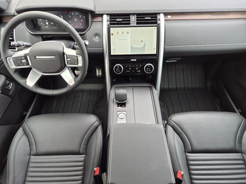 New 2026 Land Rover Discovery Dynamic SE image 26