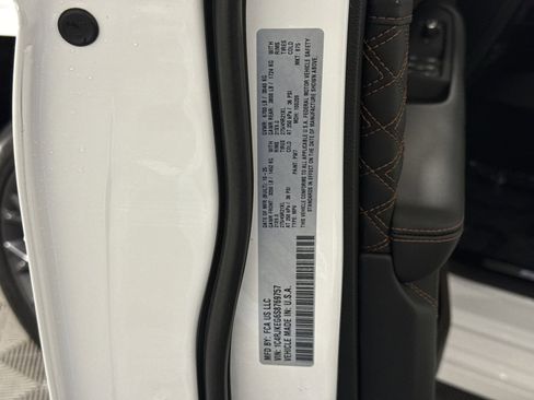 Used 2025 Jeep Grand Cherokee L Summit AWD/4WD image 30