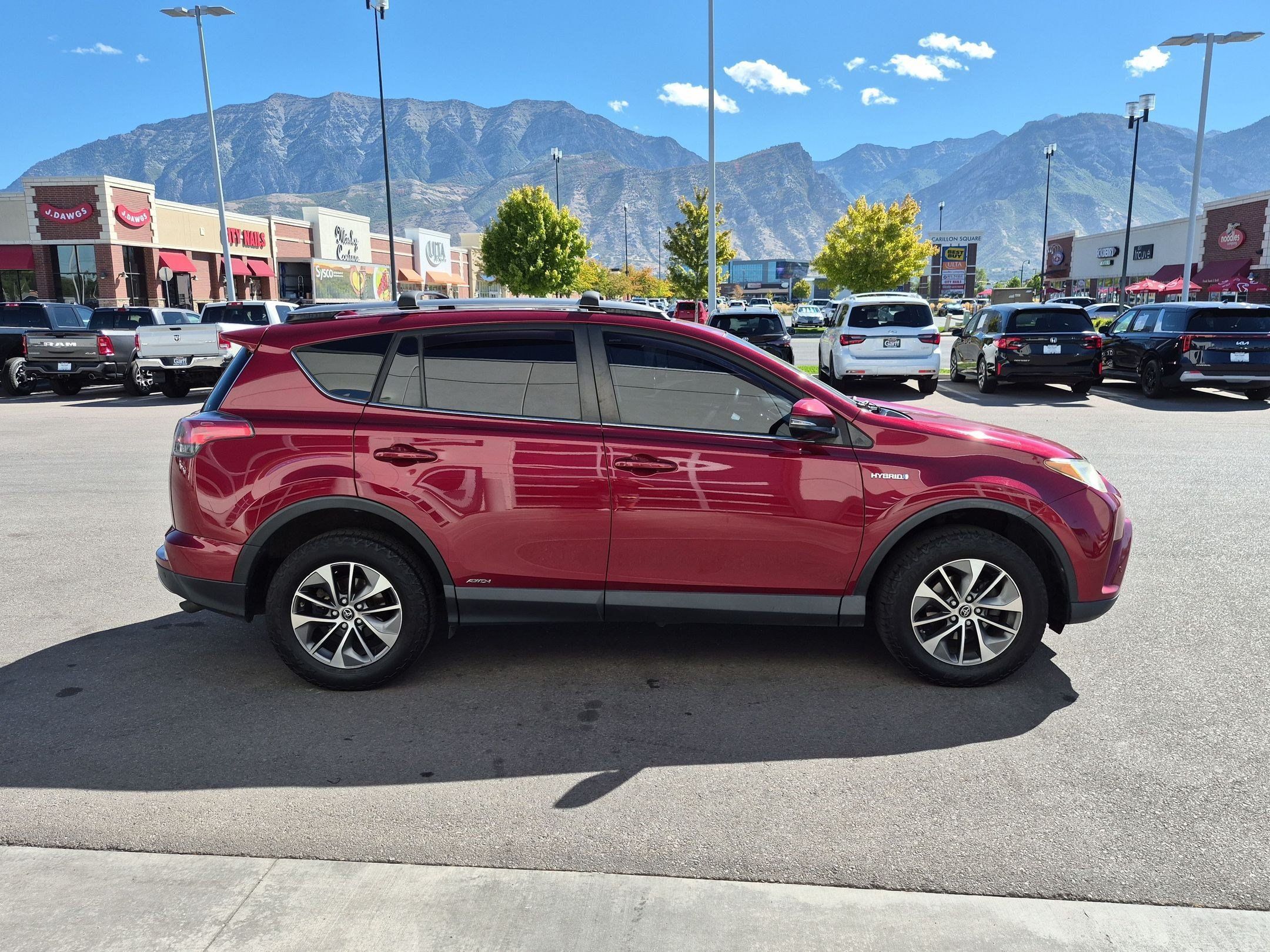 Used 2018 Toyota RAV4 XLE w/ Convenience Package AWD/4WD image 2