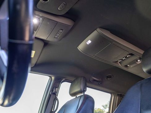 Used 2019 Dodge Grand Caravan GT image 32