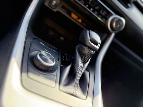 Used 2019 Toyota RAV4 LE image 20