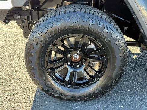 Used 2020 Jeep Wrangler Unlimited Sahara image 12