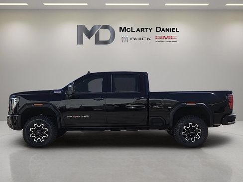 Used 2024 GMC Sierra 2500 AT4X AWD/4WD image 2