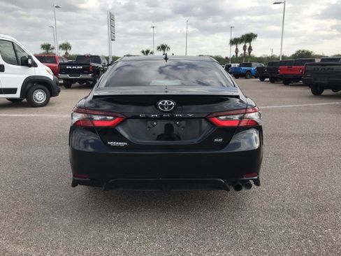 Used 2022 Toyota Camry SE image 6