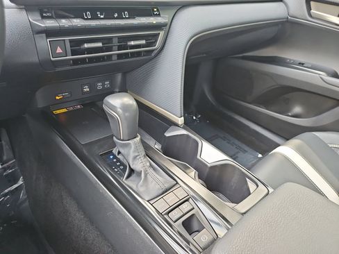 Used 2025 Toyota Camry SE FWD image 24