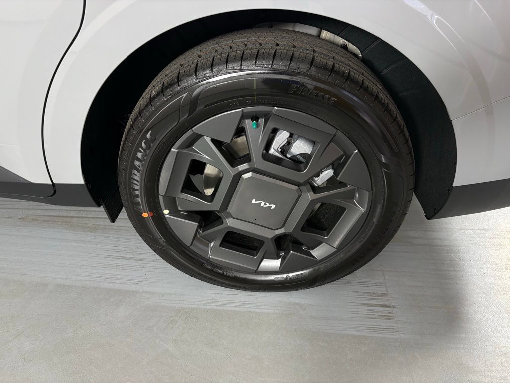 New 2026 Kia Carnival EX FWD image 11