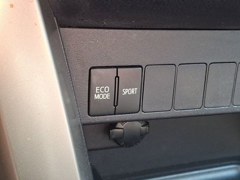 Used 2015 Toyota RAV4 LE AWD/4WD image 24