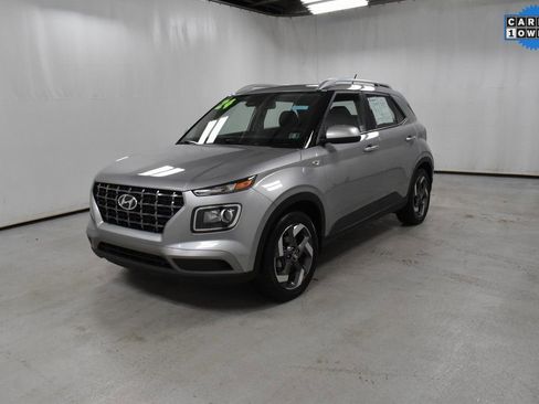 Used 2024 Hyundai Venue SEL image 2