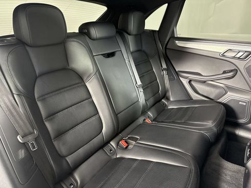 Certified 2024 Porsche Macan w/ Premium Plus Package AWD/4WD image 22