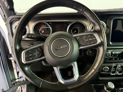 Certified 2020 Jeep Gladiator Overland image 19