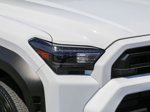 Certified 2026 Toyota 4Runner SR5 AWD/4WD image 12