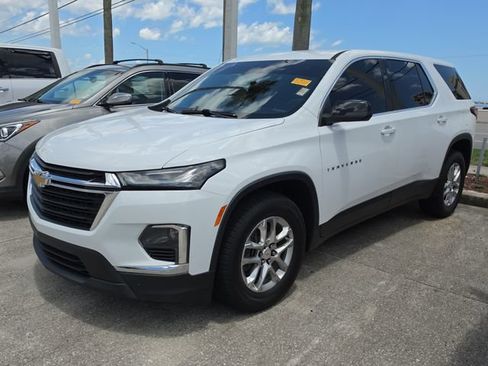 Used 2023 Chevrolet Traverse LS FWD image 3