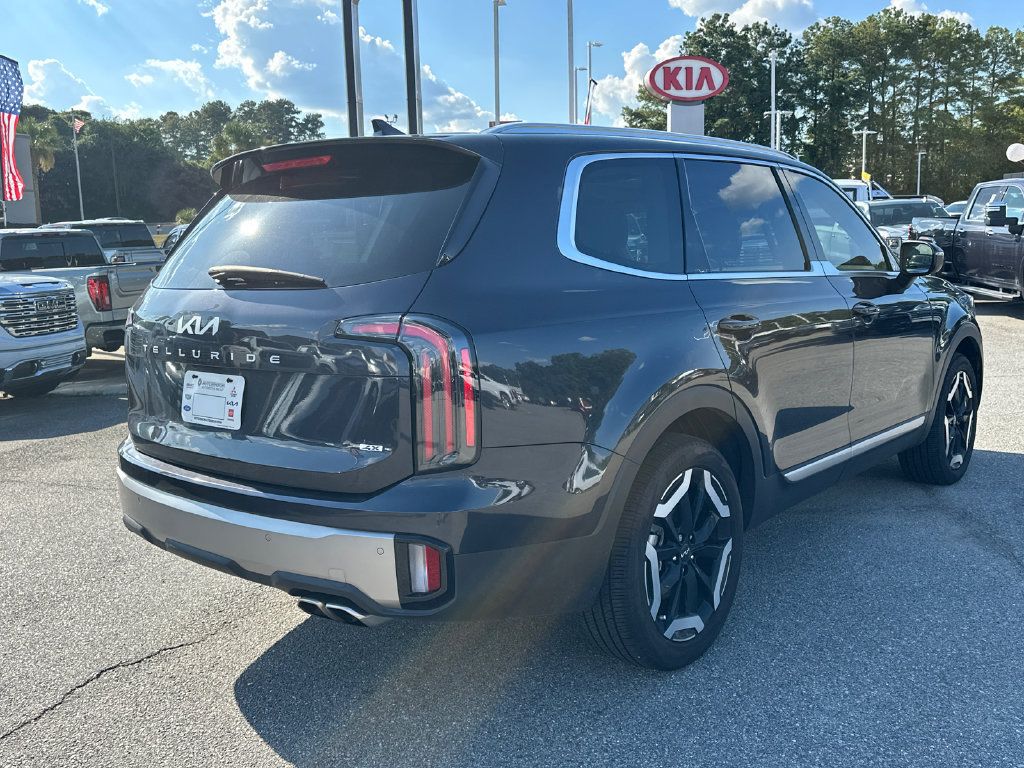 Certified 2025 Kia Telluride EX w/ EX Captain's Chair Package AWD/4WD image 7