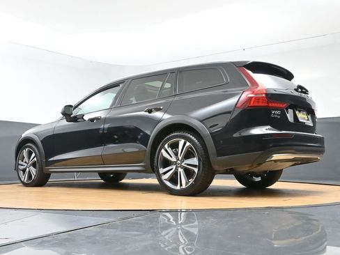 Used 2025 Volvo V60 B5 Cross Country Plus AWD/4WD image 53