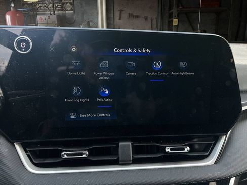 Used 2025 Chevrolet Equinox LT w/ Convenience Package II FWD image 24