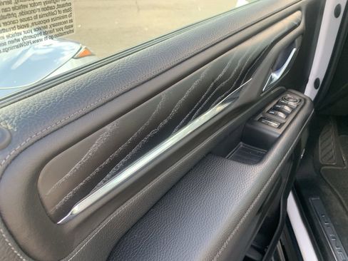 Used 2023 GMC Yukon XL Denali image 17