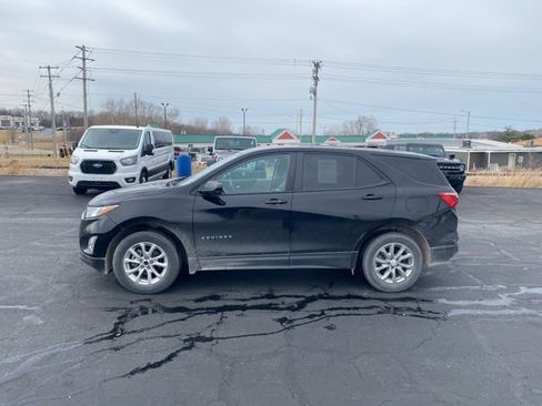 Used 2020 Chevrolet Equinox LS w/ LS Convenience Package image 2