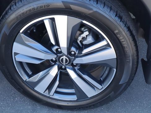 Used 2023 Nissan Rogue SL w/ SL Premium Package FWD image 13