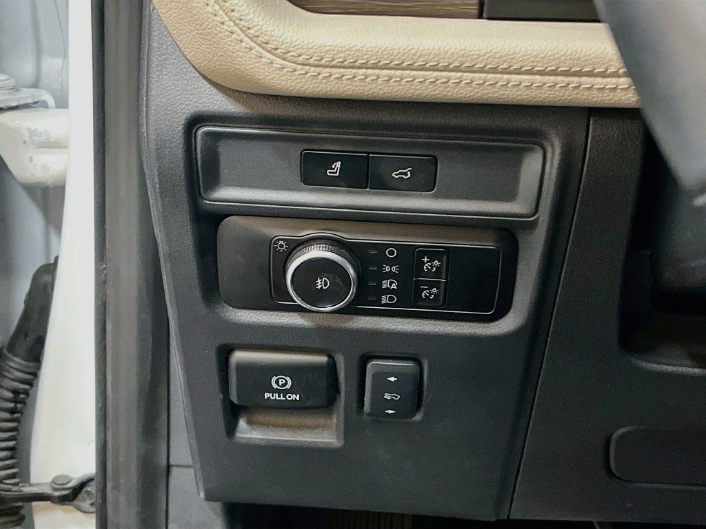 Used 2023 Ford Expedition Limited AWD/4WD image 10