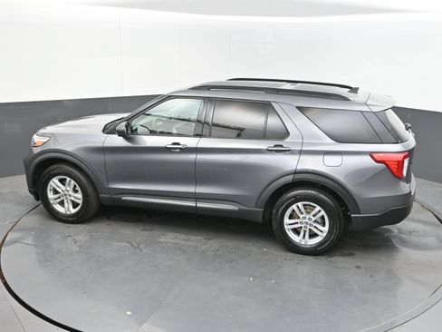 Used 2022 Ford Explorer XLT AWD/4WD image 36