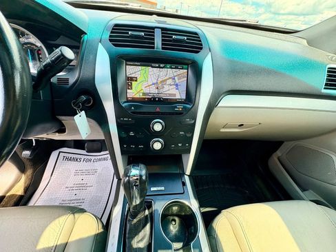 Used 2015 Ford Explorer XLT w/ Equipment Group 202A AWD/4WD image 11