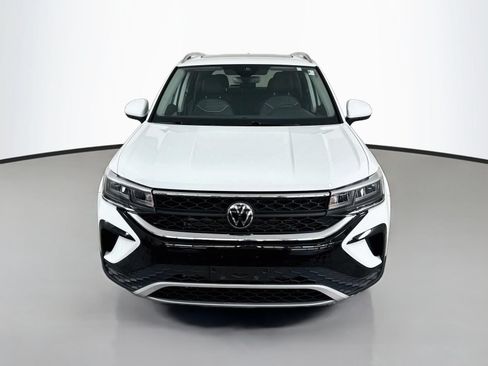 Certified 2024 Volkswagen Taos SE AWD/4WD image 6