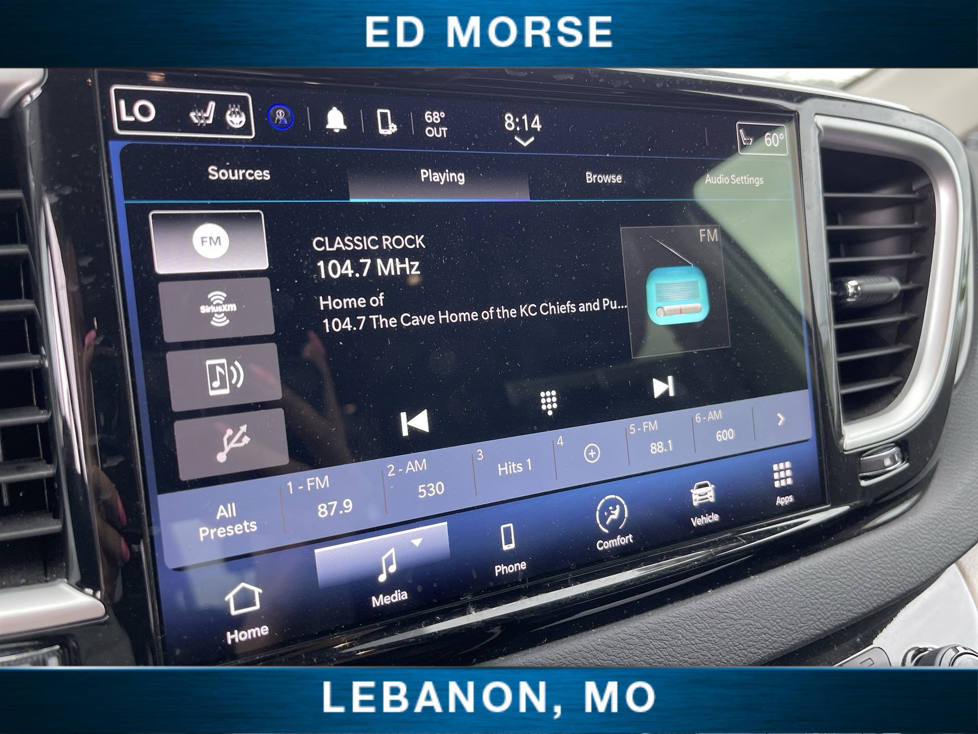 Used 2024 Chrysler Pacifica Touring-L FWD image 13