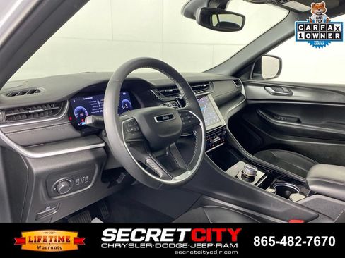 Used 2023 Jeep Grand Cherokee L Laredo AWD/4WD image 11