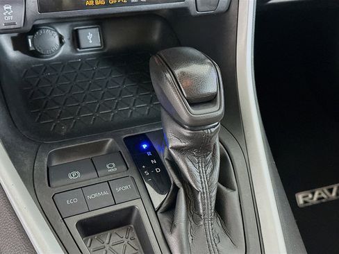 Used 2021 Toyota RAV4 LE image 24