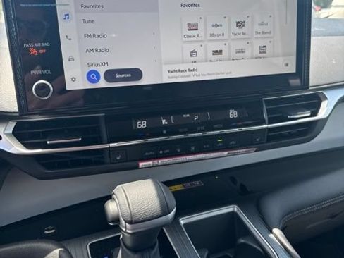 Used 2026 Toyota Sienna XLE FWD image 9