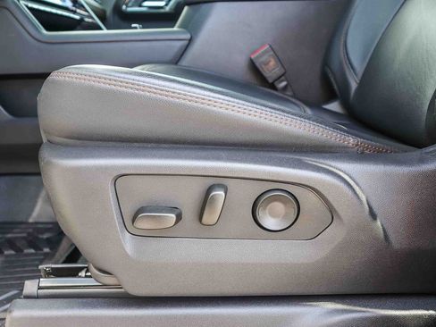 Used 2025 GMC Sierra 2500 AT4 w/ AT4 Premium Plus Package AWD/4WD image 19