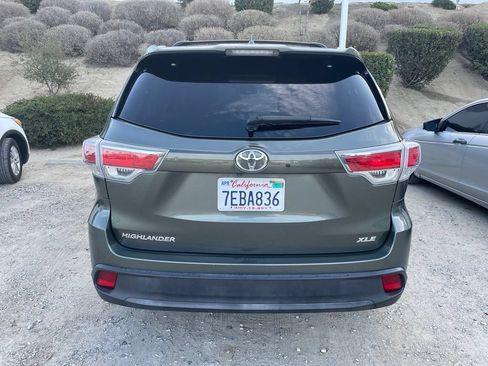 Used 2014 Toyota Highlander XLE FWD image 7