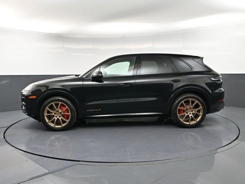 Used 2025 Porsche Cayenne S image 2