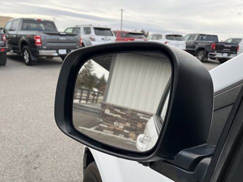 Used 2018 Dodge Grand Caravan SXT image 35