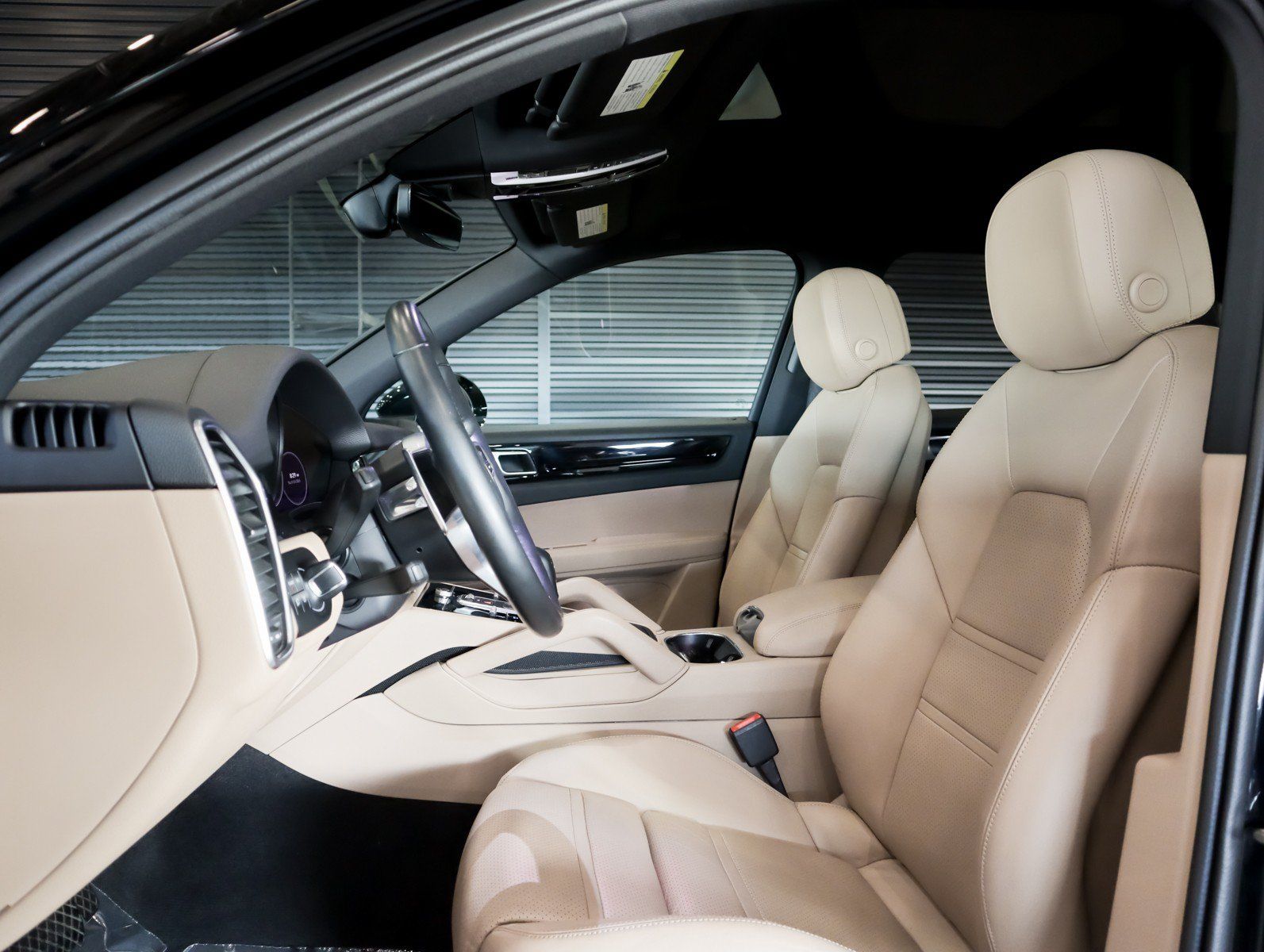 Certified 2022 Porsche Cayenne AWD/4WD image 5