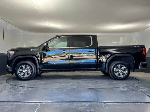 Used 2025 GMC Sierra 1500 SLT AWD/4WD image 6