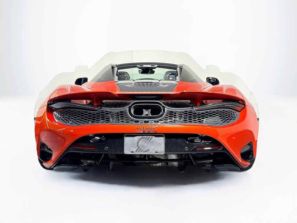 Used 2026 McLaren 750S Spider RWD image 4