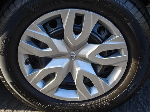 Used 2023 Toyota Corolla Cross L image 11