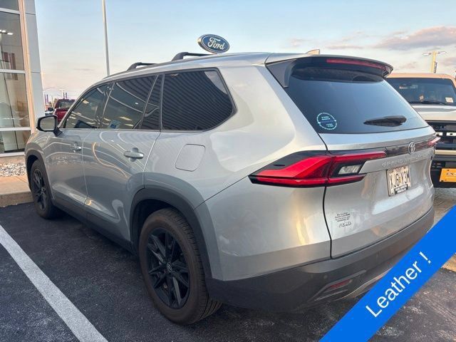 Used 2024 Toyota Grand Highlander AWD image 3