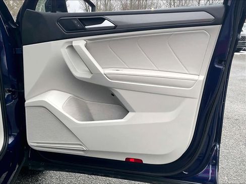 Used 2022 Volkswagen Tiguan SE image 11