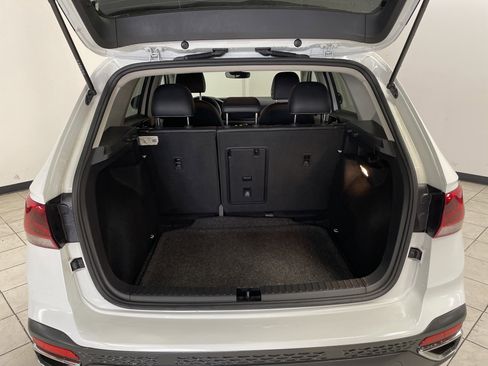 Used 2023 Volkswagen Taos SE w/ Black Wheel Package image 16