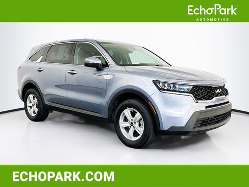 Used 2023 Kia Sorento LX image 1