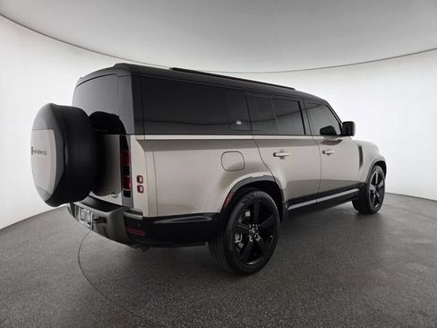 Used 2023 Land Rover Defender 130 X-Dynamic SE AWD/4WD image 2